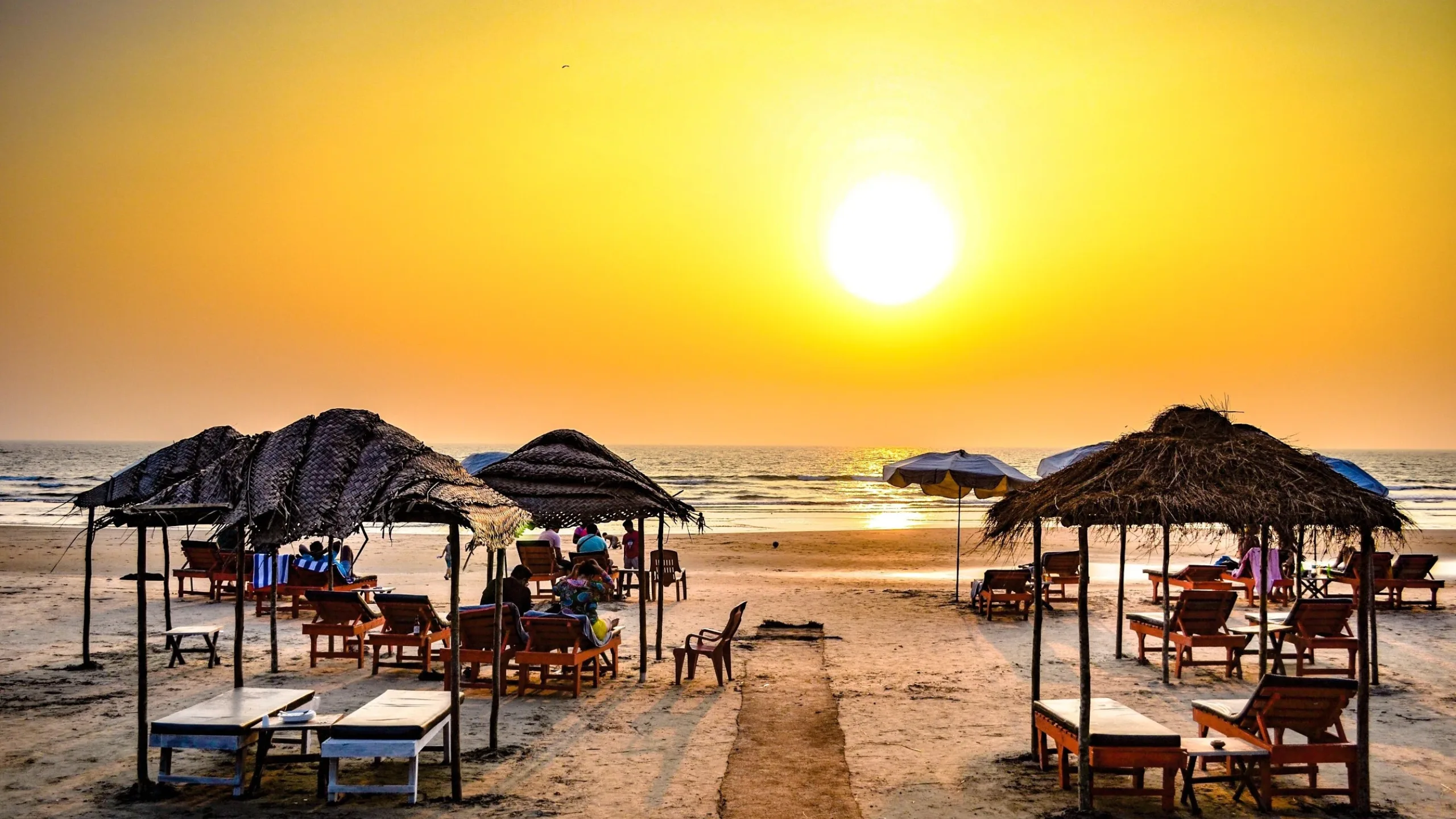 Best Hotels in Goa Near Beach: Booking Tips in 2025!!